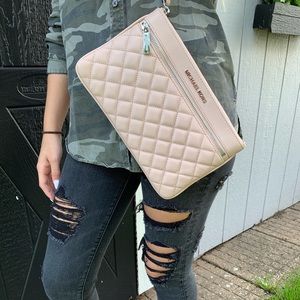 BRAND NEW Michael Kors wristlet